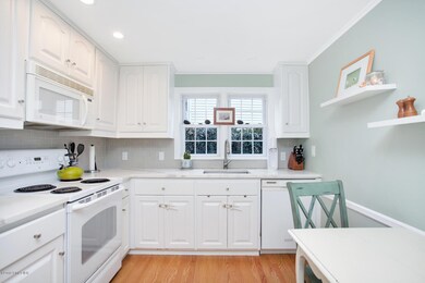 13 Hoover Rd Riverside CT-large-013-18-0
