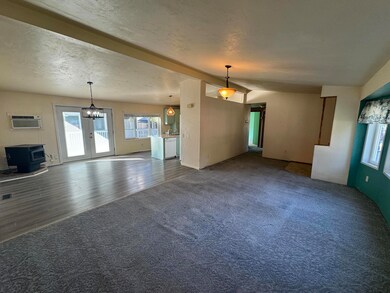 1818 NW Fir Ave, Redmond, OR 97756 - photo 4