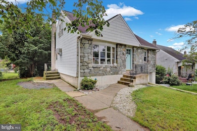 466 Spring St, Pottstown, PA 19464 - photo 2