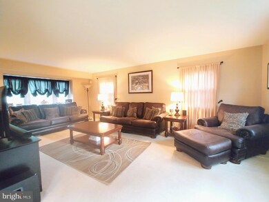 12607 Millstream Dr, Bowie, MD 20715 - photo 2