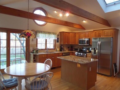 Dining to kitchen