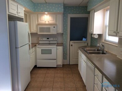 Updated Kitchen with all the bells and whistles!