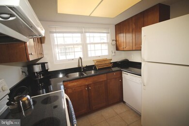 9360 Caspian Way unit 302, Manassas, VA 20110 - photo 6