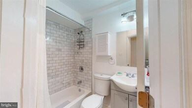 1009 46th St NE unit 2, Washington, DC 20019 - photo 4