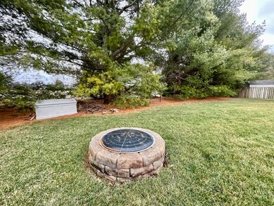 5842 Madison Ct, Columbus, IN 47203 - photo 4