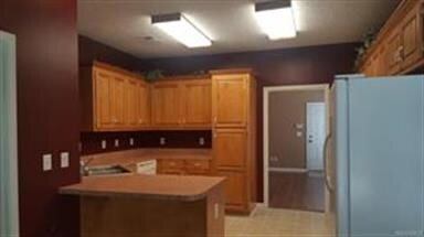 Enjoy loads of cabinet space in this large eat in 