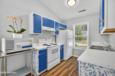 716 Varsity Dr, Wilmington, NC 28403 - photo 4