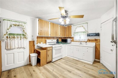 823 Custer Dr, Toledo, OH 43612 - photo 5