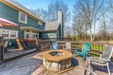Built in fire pit on back deck, hot tub, & scenic