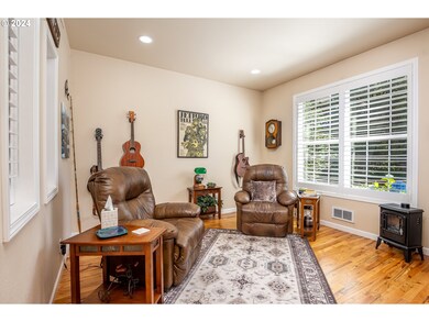 Living Room/Entrance