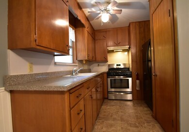 308 W Ufer St, Fredericksburg, TX 78624 - photo 3