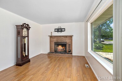 Living room w/fireplace