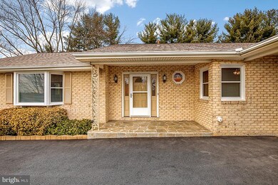 906 Lee Ave, Sykesville, MD 21784 - photo 2