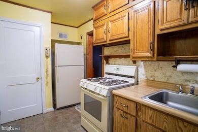 5518 Oakland Rd, Halethorpe, MD 21227 - photo 7