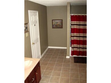 10219 Brushfield Ln, Fishers, IN 46037 - photo 4