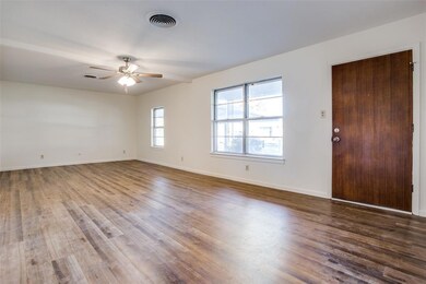 108 E Cunningham St, Bonham, TX 75418 - photo 6