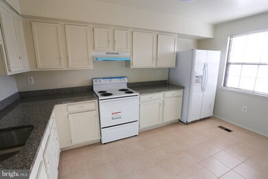 4705 Grand Bend Dr, Catonsville, MD 21228 - photo 4