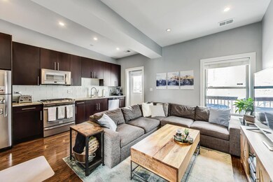 1504 W Roscoe St unit 3W, Chicago, IL 60657 - photo 3