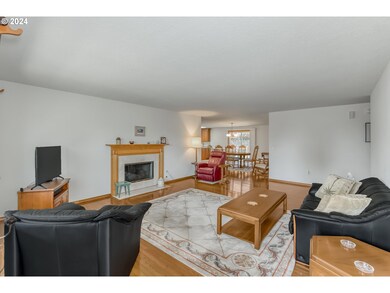 Living Room/Entrance
