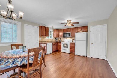 665 Robbins Ave unit 4, Dracut, MA 01826 - photo 4