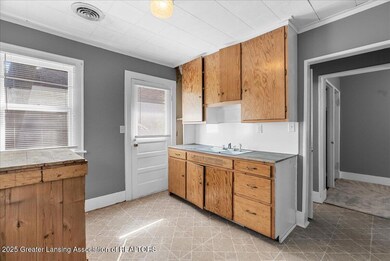 1301 Berten St, Lansing, MI 48910 - photo 6