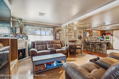 04_903BeachBlvd_165_LivingRoom_HiRes