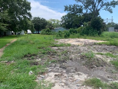 312 Sycamore St, Bay Saint Louis, MS 39520 - photo 2