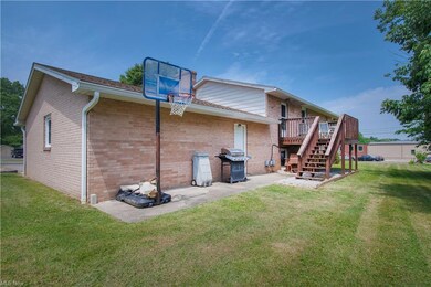 Complete with a large patio and deck, great for en
