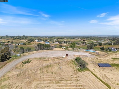 7771 W Ranch Ln, Vacaville, CA 95688 - photo 3