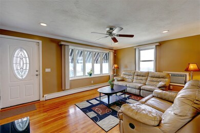 37 Wainwright St, Providence, RI 02908 - photo 3