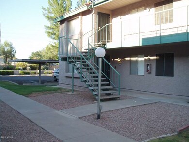 Corner lower unit w/parking close by