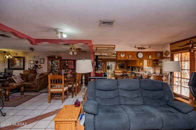 FamilyRoom3