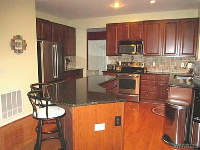 Kitchen. Beautiful spacious kitchen with Granite c