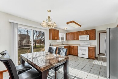 Wonderful eat in kitchen w/ceramic tile floors.