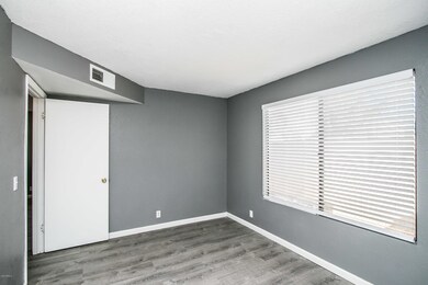 1077 W 1st-16