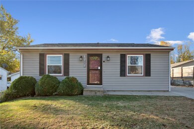 121 29th Ave SW, Cedar Rapids, IA 52404 - photo 2