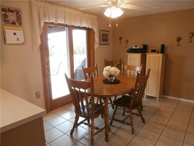 Light and bright eat-in-kitchen with lighted ceili
