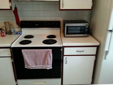 This is a good size eat-in kitchen...with the pati