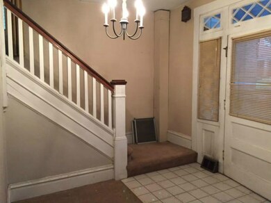 Entry/Foyer.