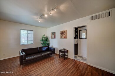2046 N 29th Pl-8