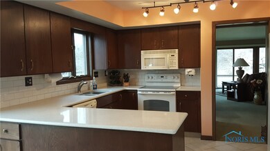 QUARTZ KITCHEN W/TILE FLOOR
