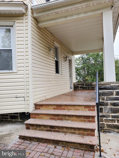 18 Cloverdale Ave, Upper Darby, PA 19082 - photo 2