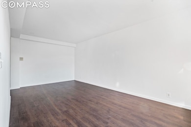 Walden Terrace unit 11 H, Rego Park, NY 11374 - photo 3