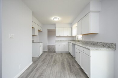 4022 SW 31st St, Des Moines, IA 50321 - photo 7