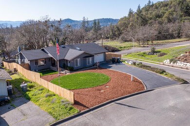 1790 NE Hillcrest Ln, Grants Pass, OR 97526 - photo 2