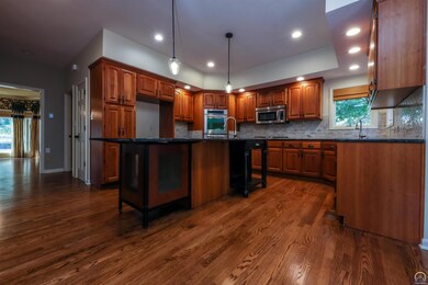 6114 SW 39th St, Topeka, KS 66610 - photo 2