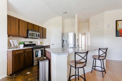 Kitchen with appliances with stainless steel fini
