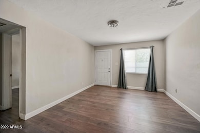 2142 E Taylor St unit 7, Phoenix, AZ 85006 - photo 3