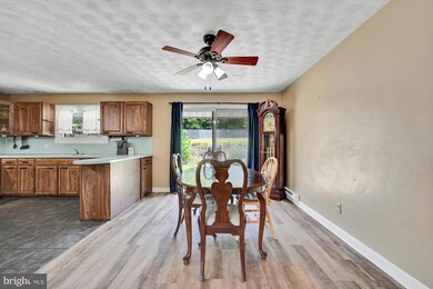 1448 Butter Ln, Reading, PA 19606 - photo 5