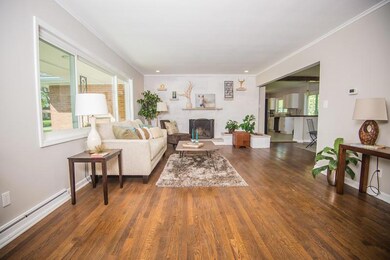 1462 Wilmore Dr Full Living Room